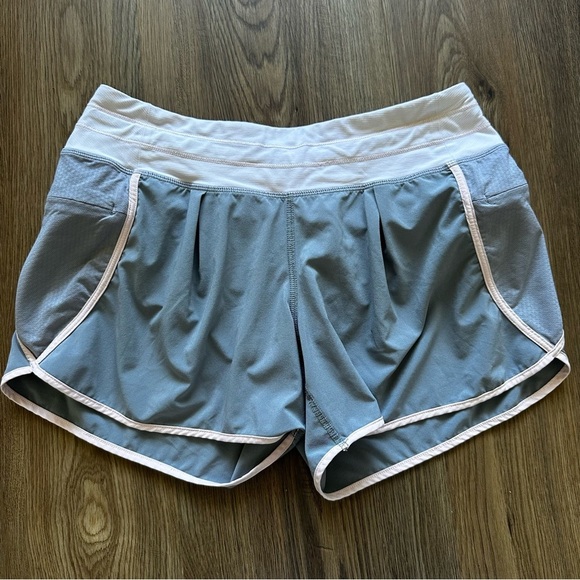 Lululemon Run In The Sun Short Fossil Wee Stripe Gray Pink Sz 4 Lined 4” Inseam - Picture 1 of 8